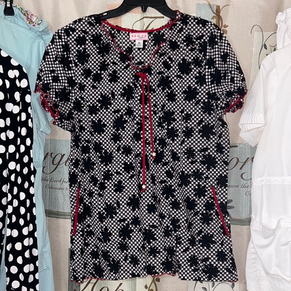 Koi XL Limited Edition Scrub Top - Picture 1 of 10